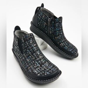 EUC Alegria Slip-on Nell Bootie in Winter Tweed Sz 35